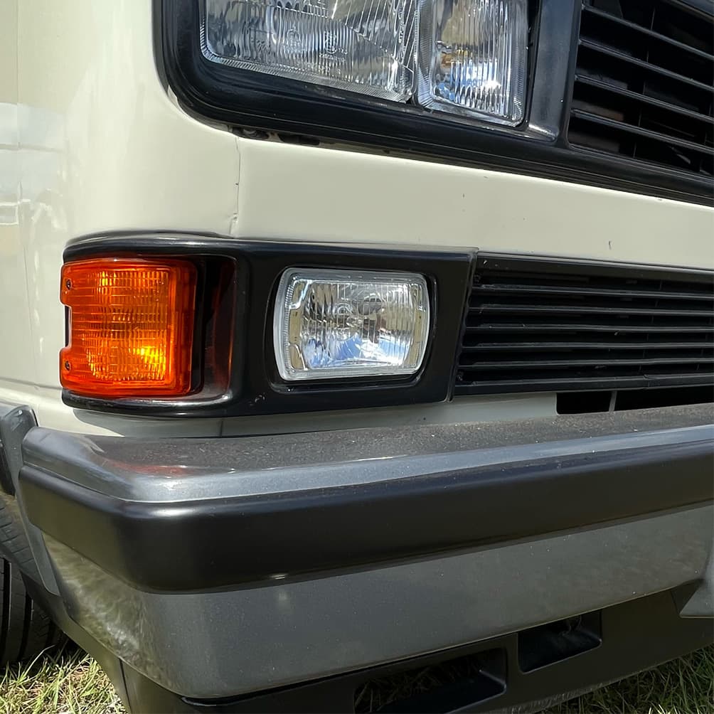 VW T3 Vanagon Front Grille with White Fog Lights, Bolt-On Kit for 1980–1992 product image